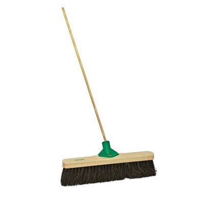 103226: Madagascarbezem - 40 cm - met houten steel
