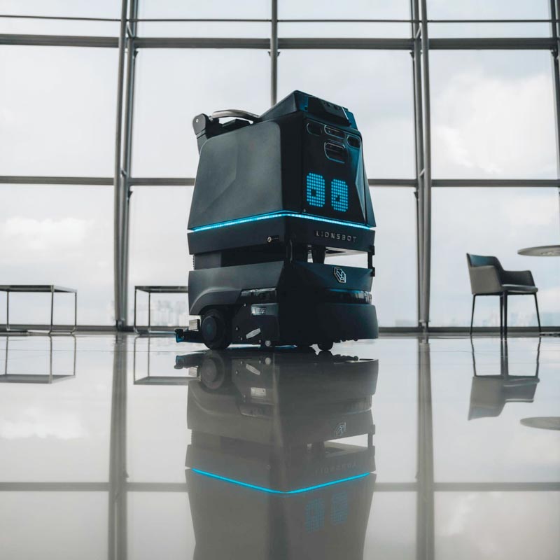 Schoonmaakrobot R3 maakt schoon op luchthaven.